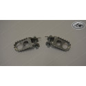 Wide foot rest kit for Husqvarna models. Fits all twinshock models untill 1984, full milled aluminium, per pair