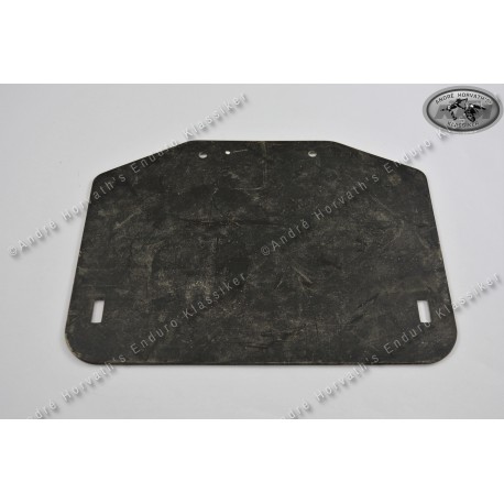 rubber mud flap for models 1973-1975, between airfilter box and rear fender